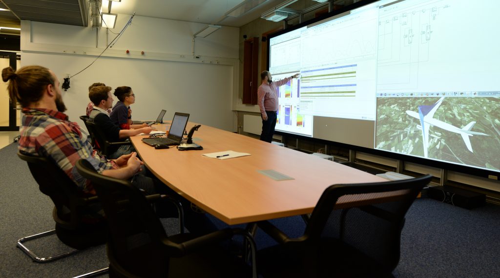 Arbeitsszene - Optimierung eines Flugreglers